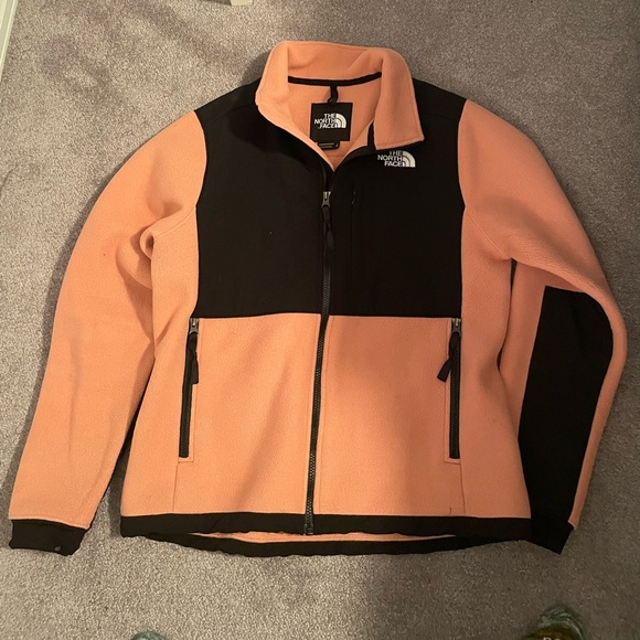 Like New North Face Denali 2 in Rose Dawn - Picture 2 of 2